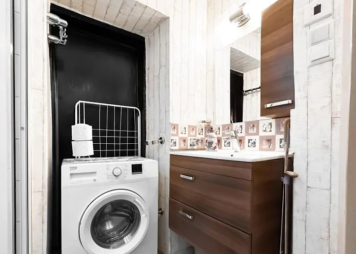 2Bdr Heart Of Sofia Ac Fully Equipped